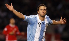 开云体育官网-北欧风暴席卷柏林，丹麦硬汉的战术革命，如何让亚特兰大神话止步欧冠决赛？