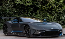 开云下载-马丁内利无解突破撕裂防线，巴萨闪电战速胜沙特豪门