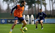 开云官方app入口-欧预赛对决激烈升温，各队备战全力