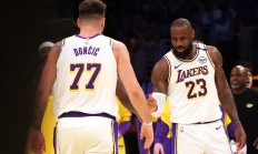 开云体育中国-湖人主场大胜马刺，詹皇带领全队发挥出色的简单介绍