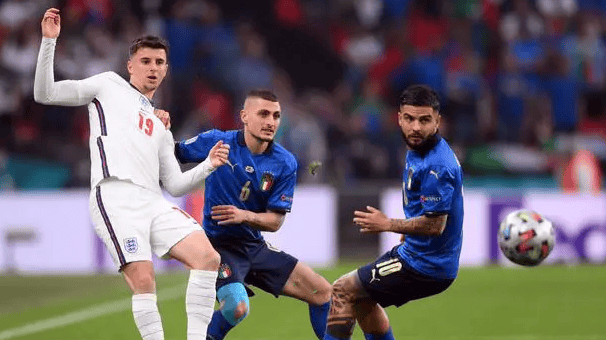 欧洲杯四强决战：两队实力均衡，谁将获得最后的胜利？的简单介绍