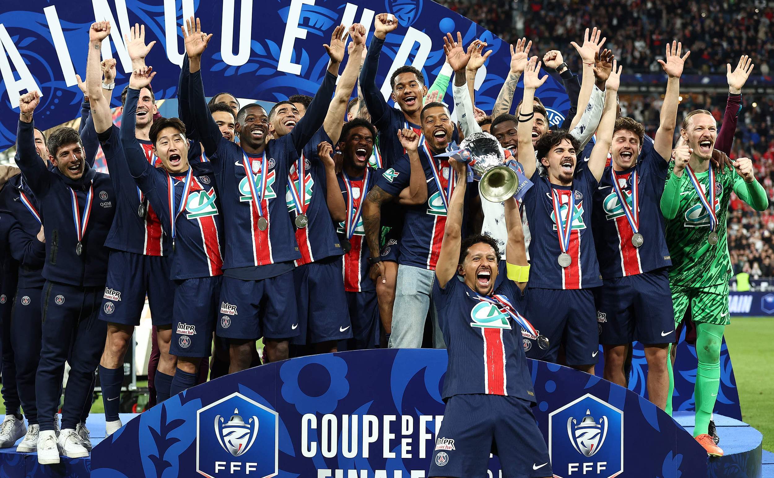 包含法罗群岛队取得欧国联附加赛重要胜利的词条