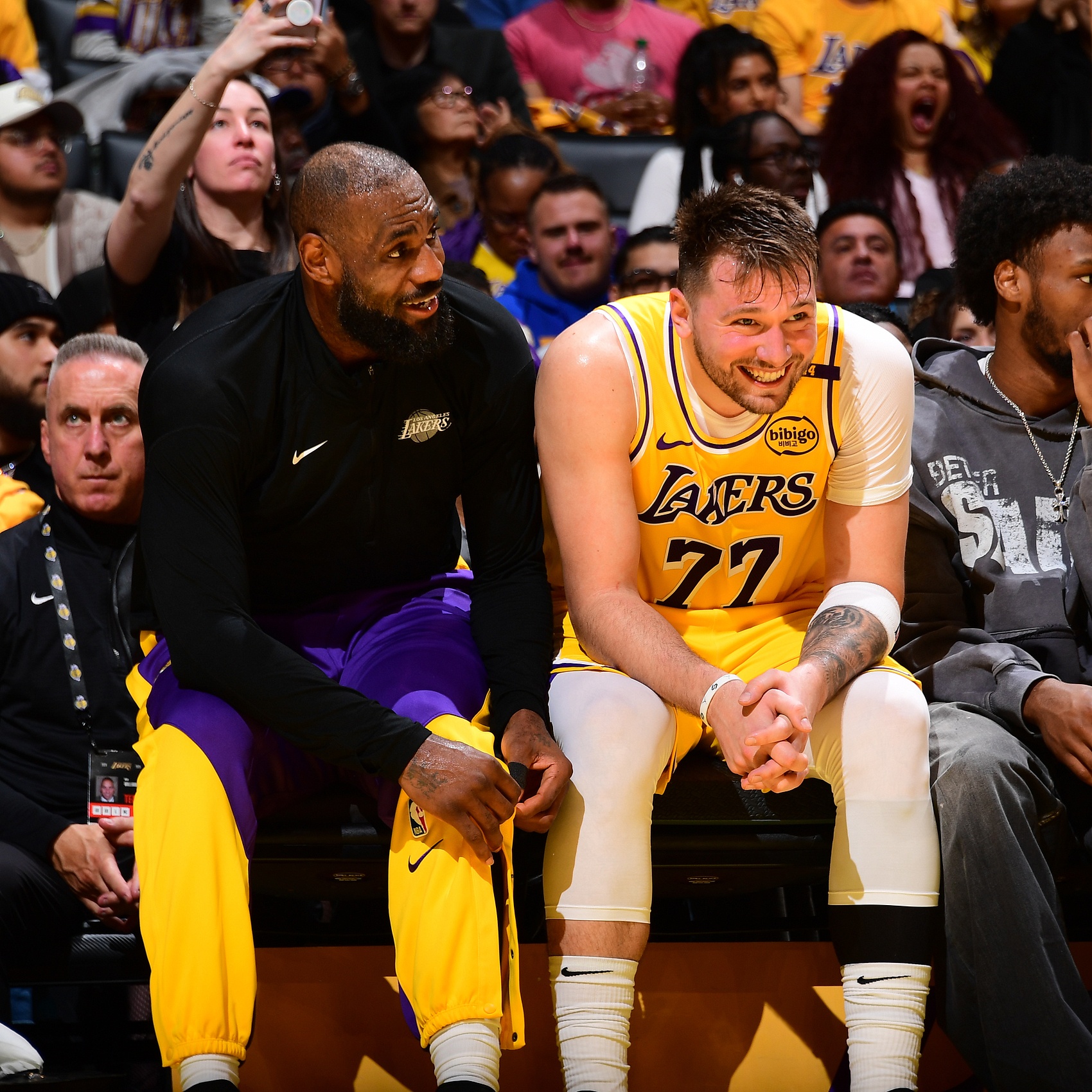 湖人主场大胜马刺，詹皇带领全队发挥出色的简单介绍