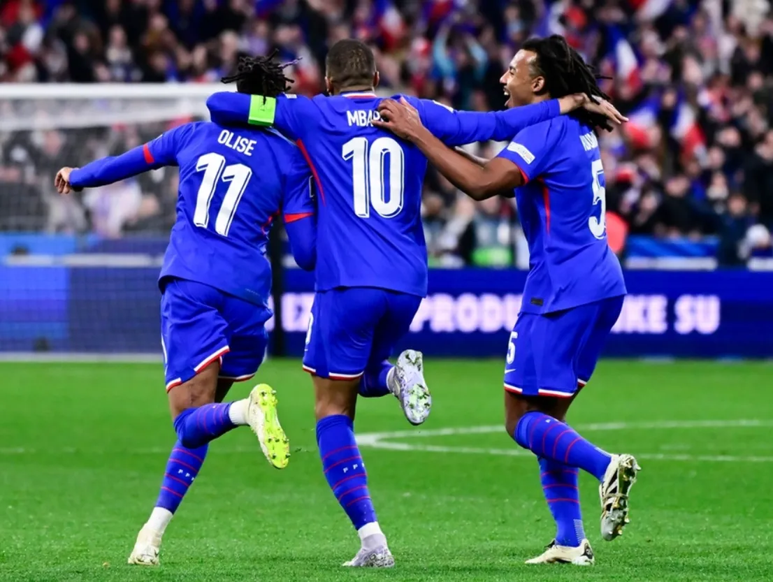 包含欧预赛热血碰撞，球场上演激情对决的词条