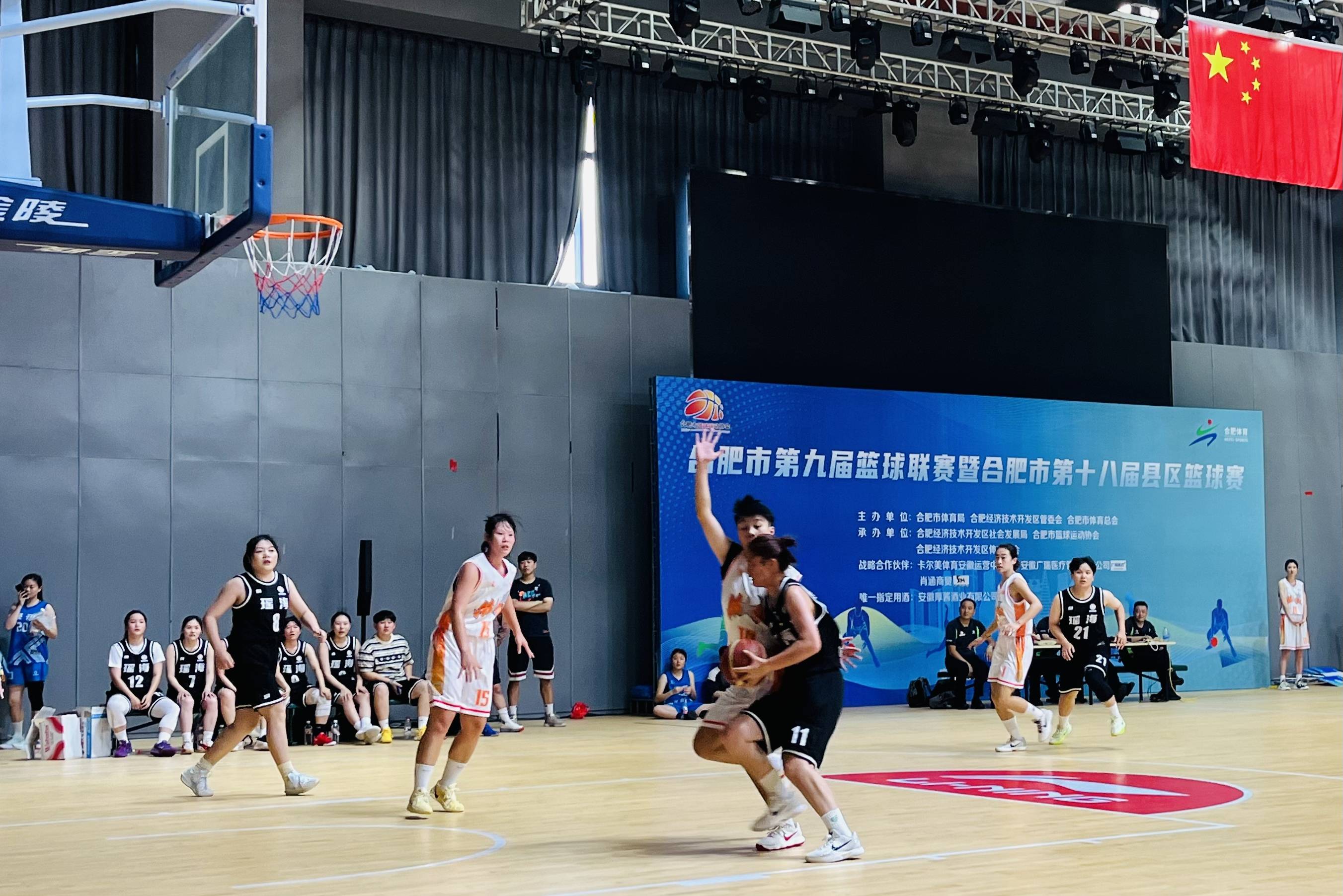 包含一场体育盛宴打响国内篮球的成就的词条