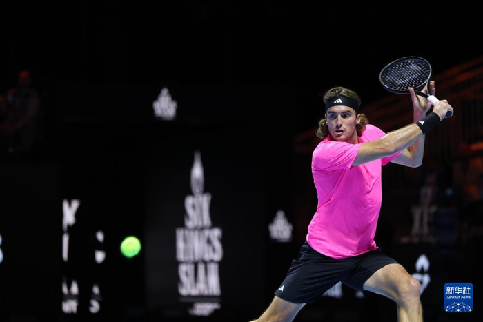 西班牙网球队险胜美国网球队，西西帕斯制霸全场的简单介绍